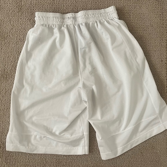 Boys White Nike Shorts - Picture 4 of 4
